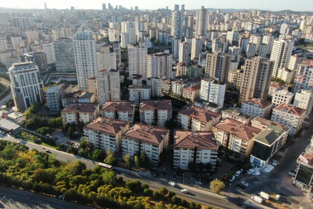 Finans Merkezi Yakını Geniş 3+1 Satılık Daire